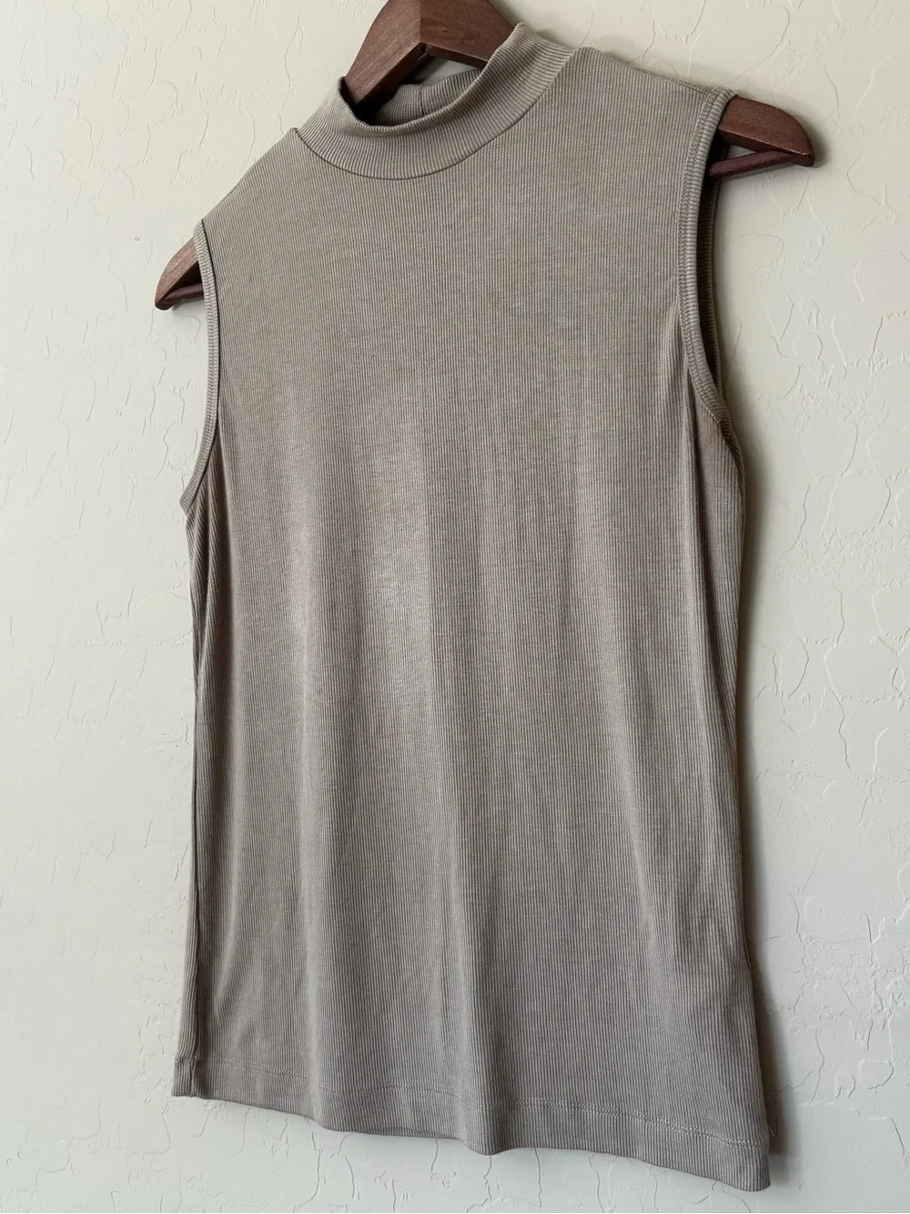 Truth by Republic Ribbed Mock-Neck Tank in Taupe Size M - Picture 2 of 5